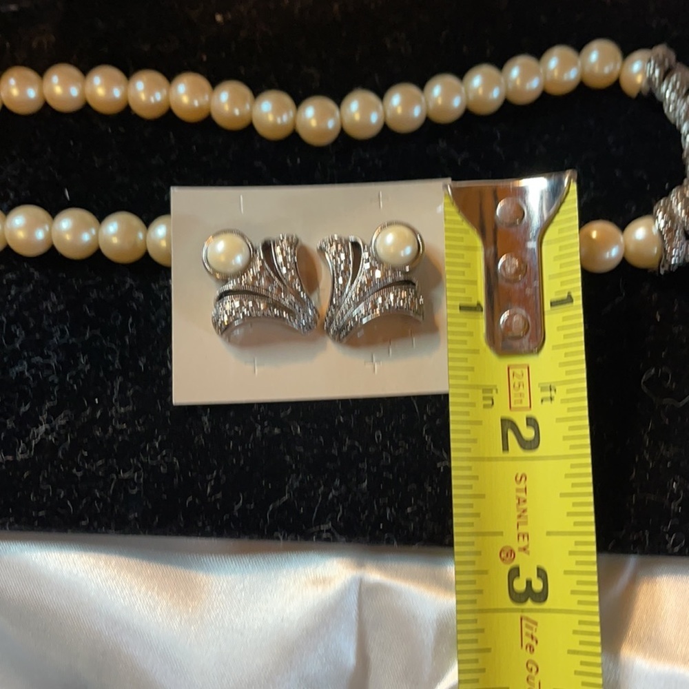 Avon (1990) Vintage Set “Classic Drama” Faux Pearl/Marquisette Necklace&Earrings - Picture 6 of 10